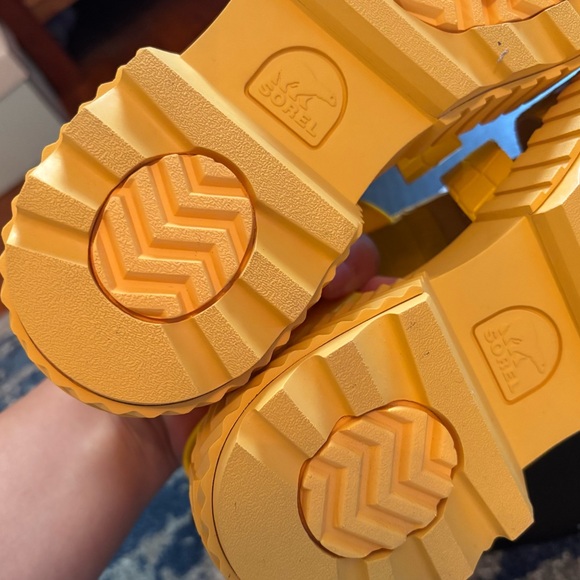 NEW SOREL ONA™ Streetworks Fisherman Mid Sandals Chunky Flats Yellow Casual sz 9 - Picture 10 of 12